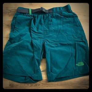 North Face Men’s S Spruce Green Athletic Shorts